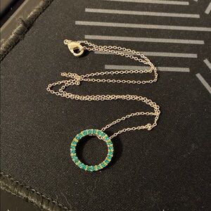 Elegant Gold and Green Pendant Necklace